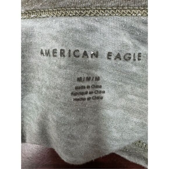 American Eagle Camouflage Short Sleeve Low V-Neck Blouse Size Medium - Picture 4 of 6